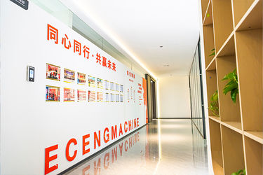 Zhangjiagang Eceng Machinery Co., Ltd. ligne de production en usine