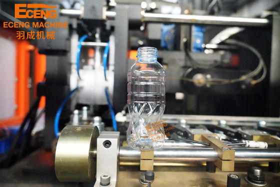 Boisson en plastique de soufflement de CDD de jus de l'eau d'étendue de machine de 4 cavités de bouteille complètement automatique d'ANIMAL FAMILIER