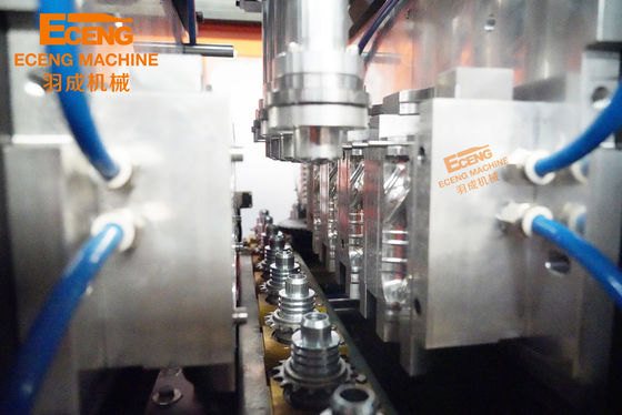 Boisson en plastique de soufflement de CDD de jus de l'eau d'étendue de machine de 4 cavités de bouteille complètement automatique d'ANIMAL FAMILIER