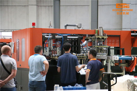 bouteille en plastique de soufflement de la machine 3000BPH de l'ANIMAL FAMILIER 1500ml automatique