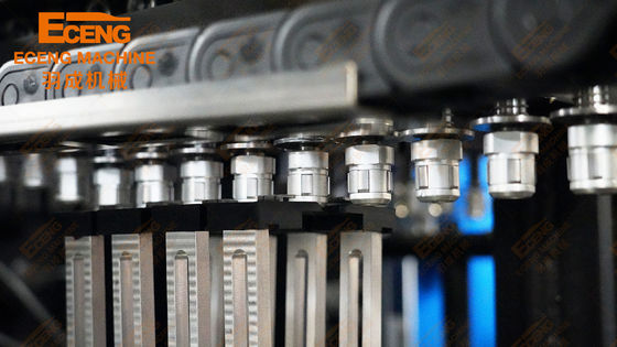 Rendement élevé de bouteille d'animal familier de corps creux de machine en plastique de soufflage complètement automatique avec la cavité 4