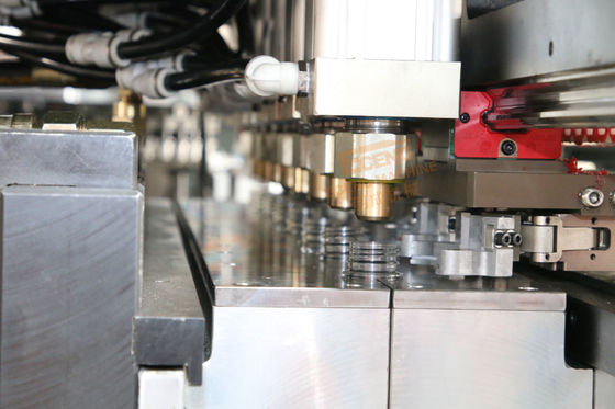 Huit bouteille en plastique à haute production automatique de la machine 16000 BPH de soufflage de corps creux d'animal familier de Cavitys