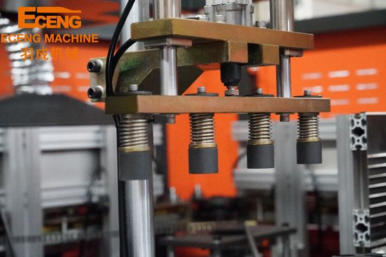 Cavité de la machine 4 de soufflage de corps creux de bouteille d'eau d'étendue d'Eceng Q6000 330 millimètres