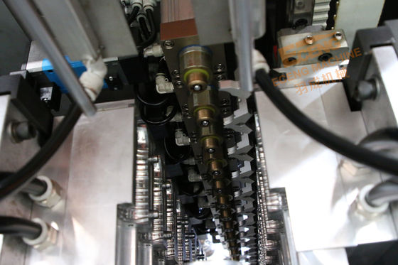 Machine K12 de soufflage de corps creux de 12 cavités complètement automatique avec 26000BPH pour des bouteilles d'ANIMAL FAMILIER