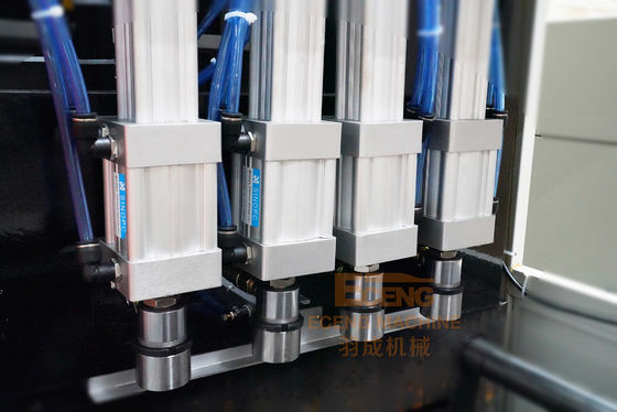 La machine de soufflage de bouteilles en PET à étirement semi-automatique 300KG YC-2L-4 2600-2800BPH